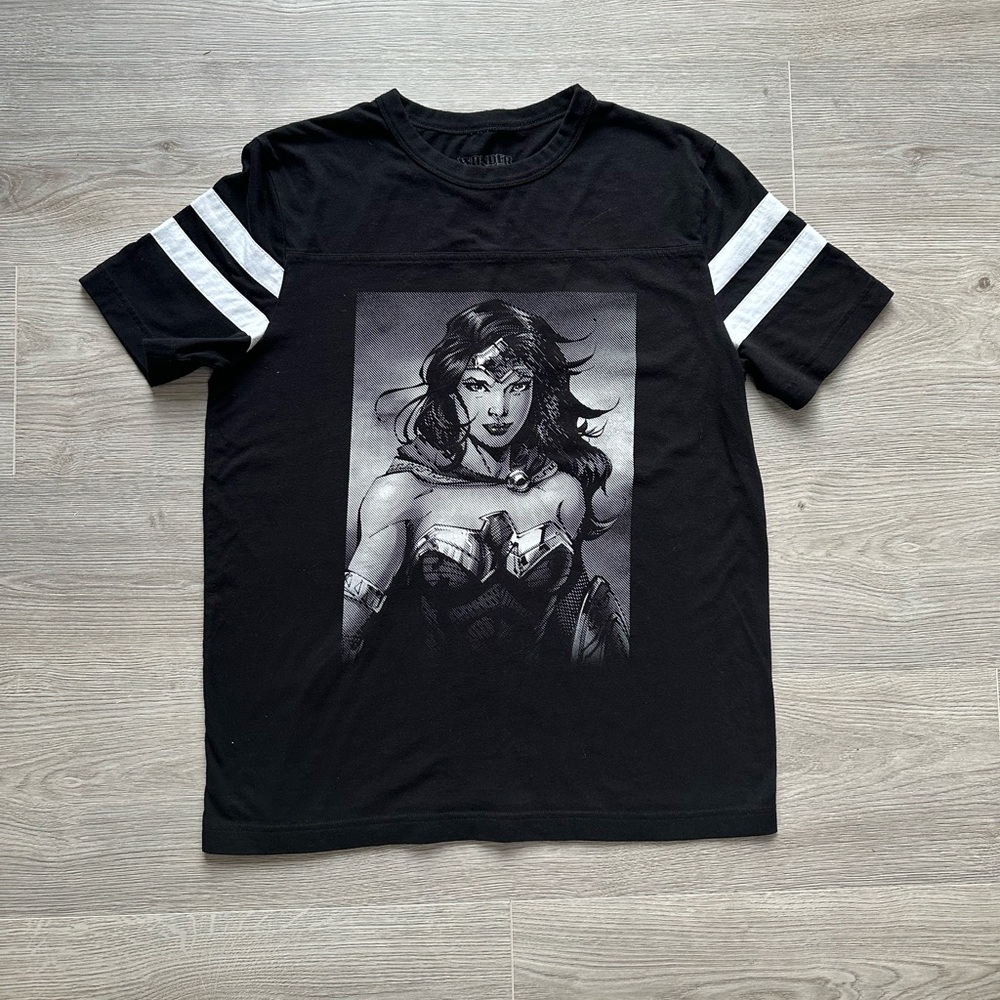 Wonder Woman DC Graphic Tee – Size L – Great Condition
